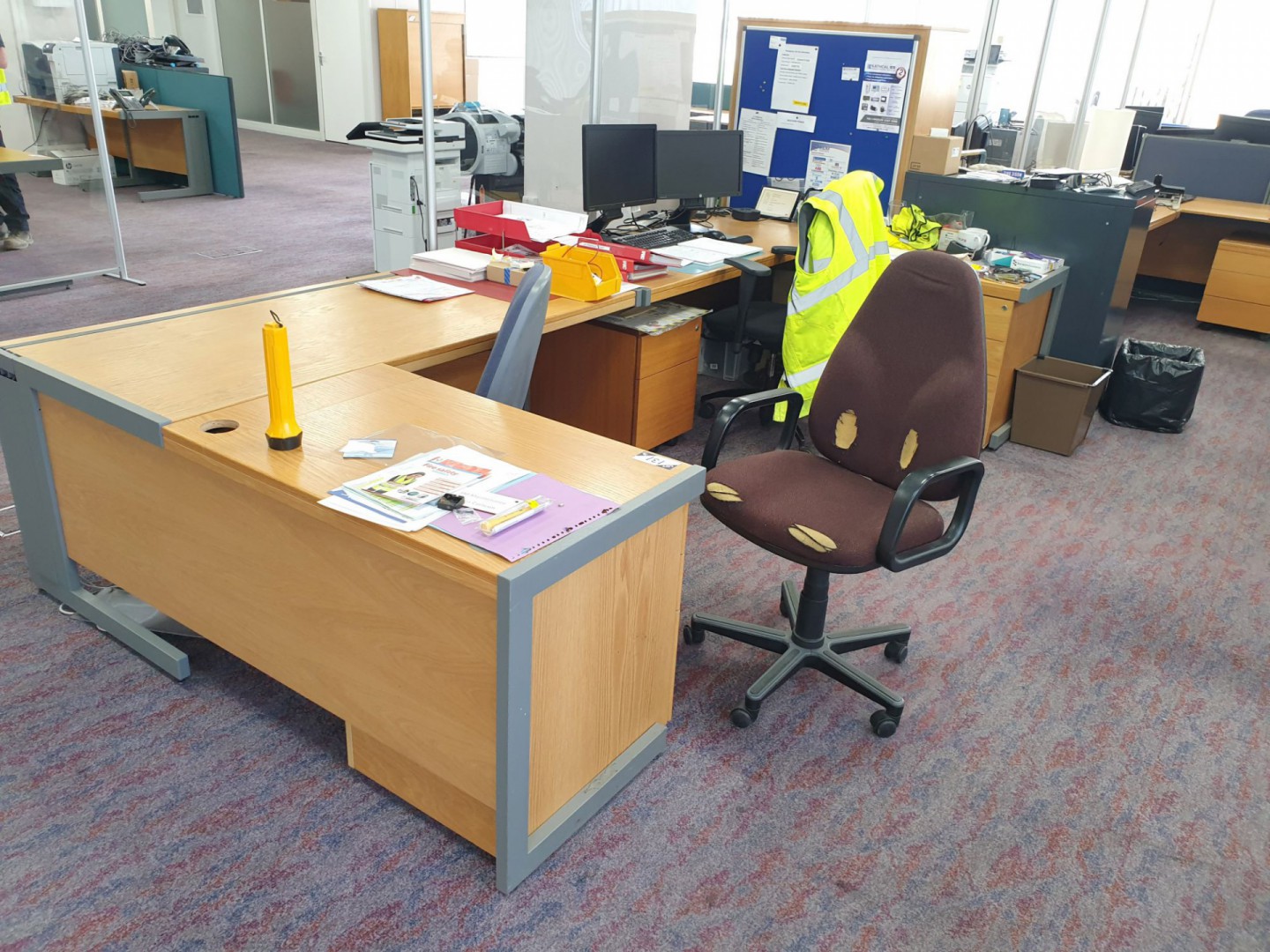 2x light oak effect L shape office desks, 1600x180...