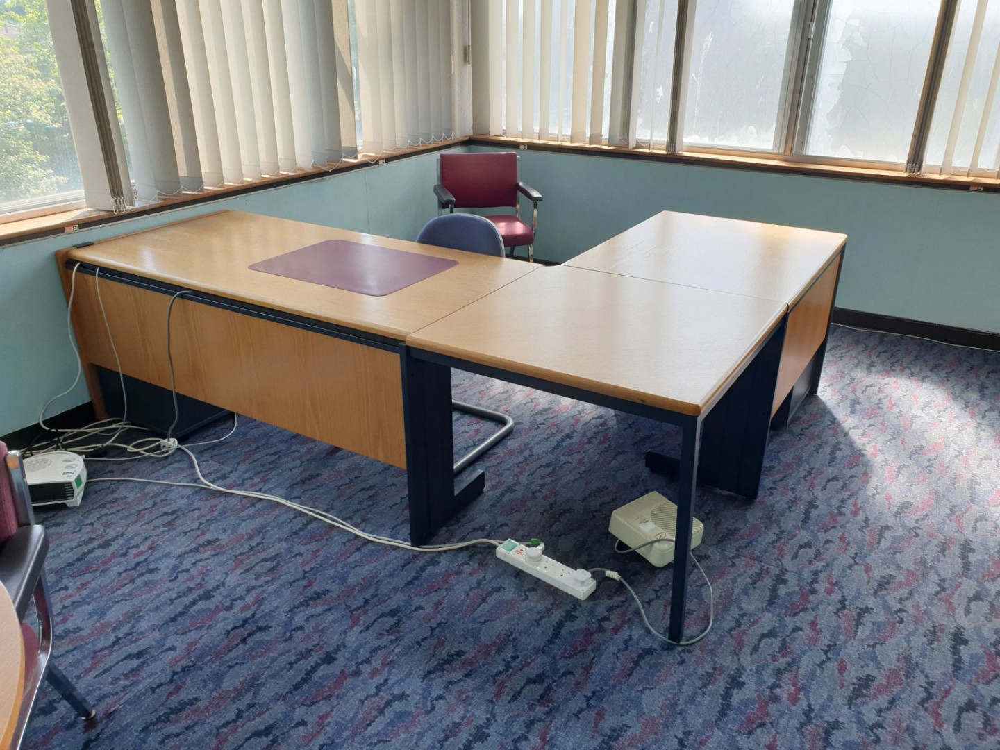 Contents of office inc: light oak effect L shape o...