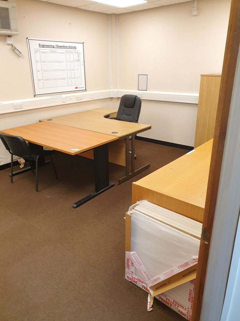 Contents of office inc: light oak 1800x1200mm L sh...