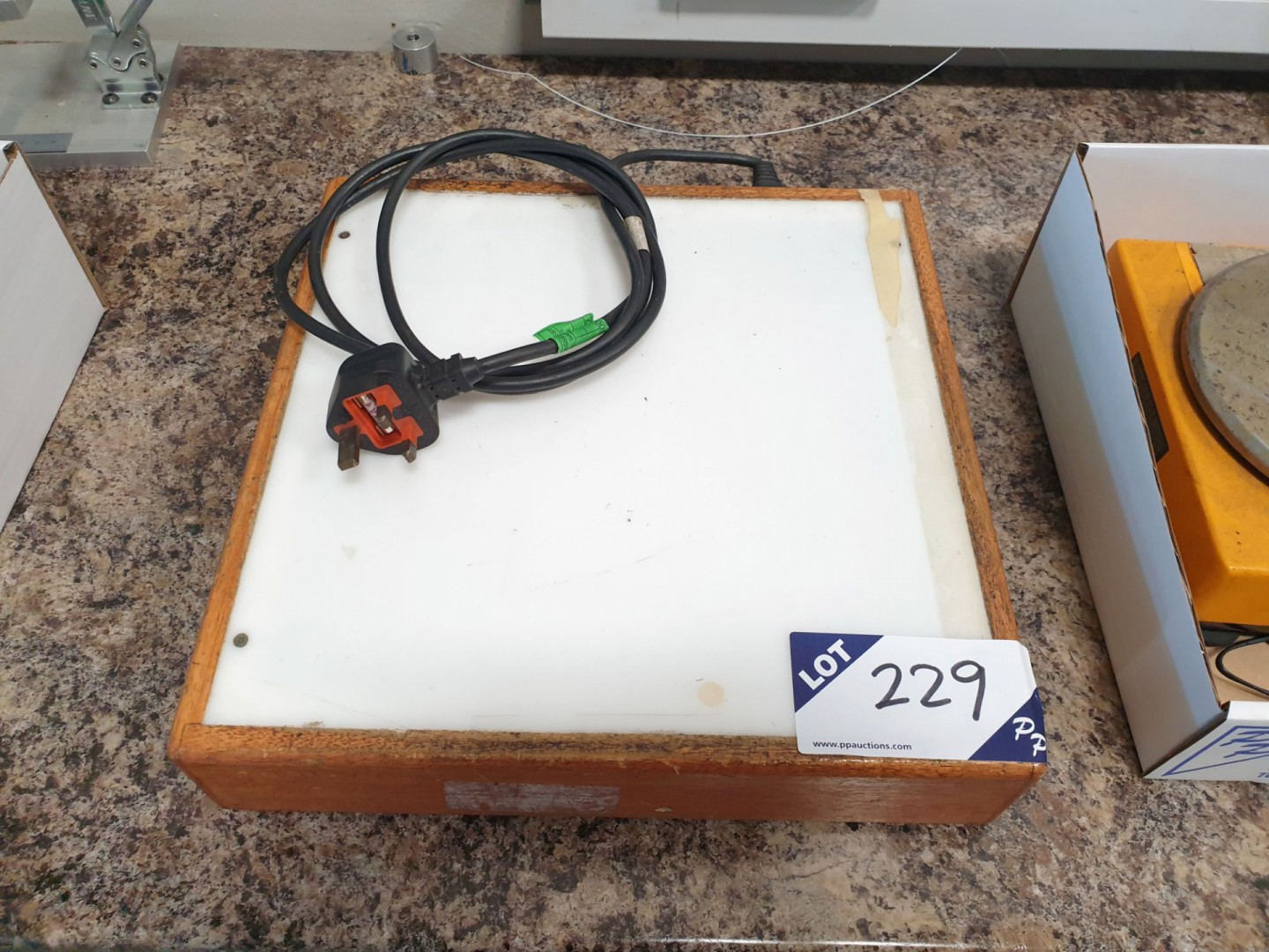 RS 570-212 light box, 330x330mm, 240v