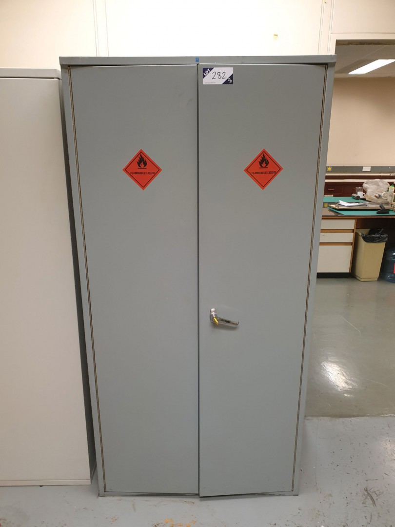 Grey 2 door flammable storage cupboard, 910x480x19...