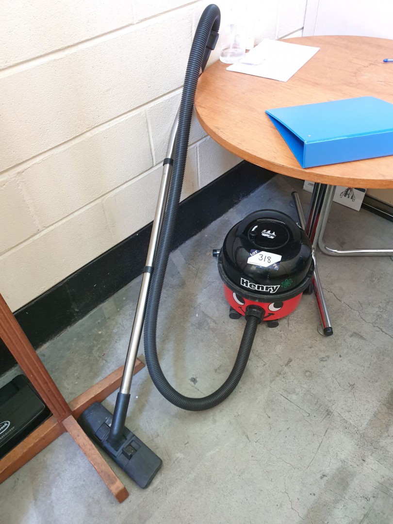 Henry HVR-200A vacuum cleaner