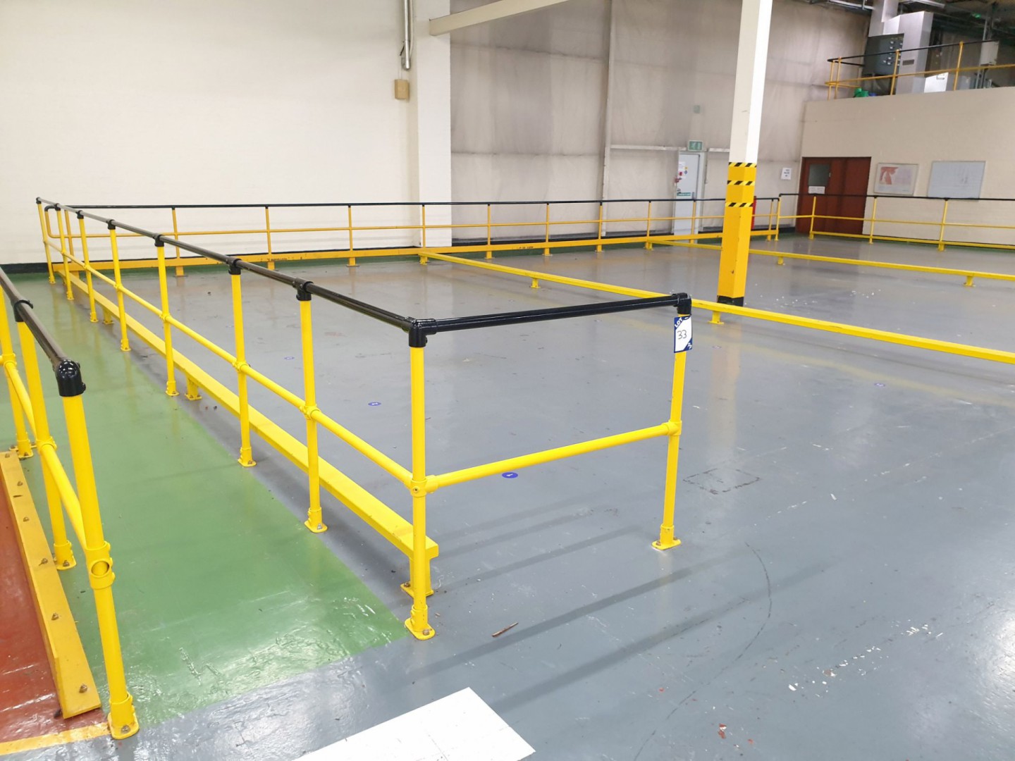 C shape yellow / black metal floor mounted pedestr...