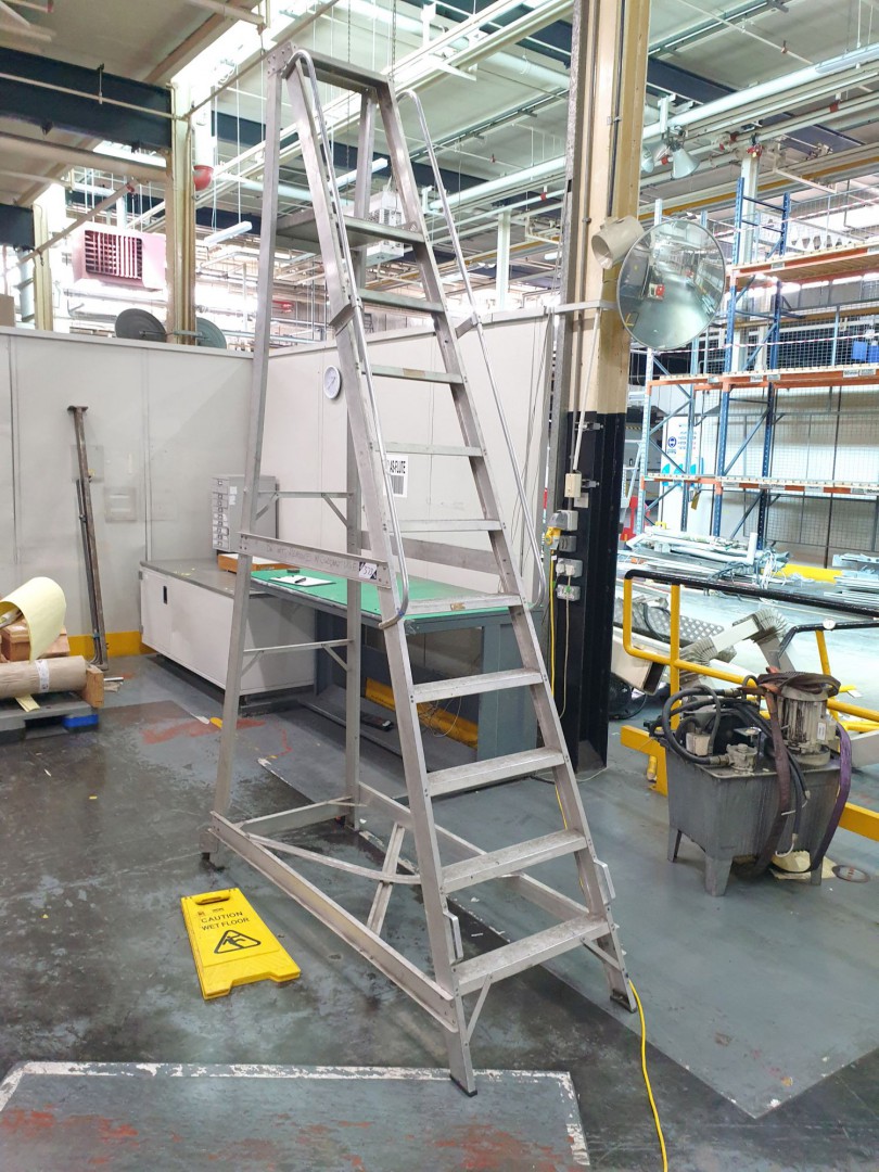 Mobile 10 step aluminium safety steps