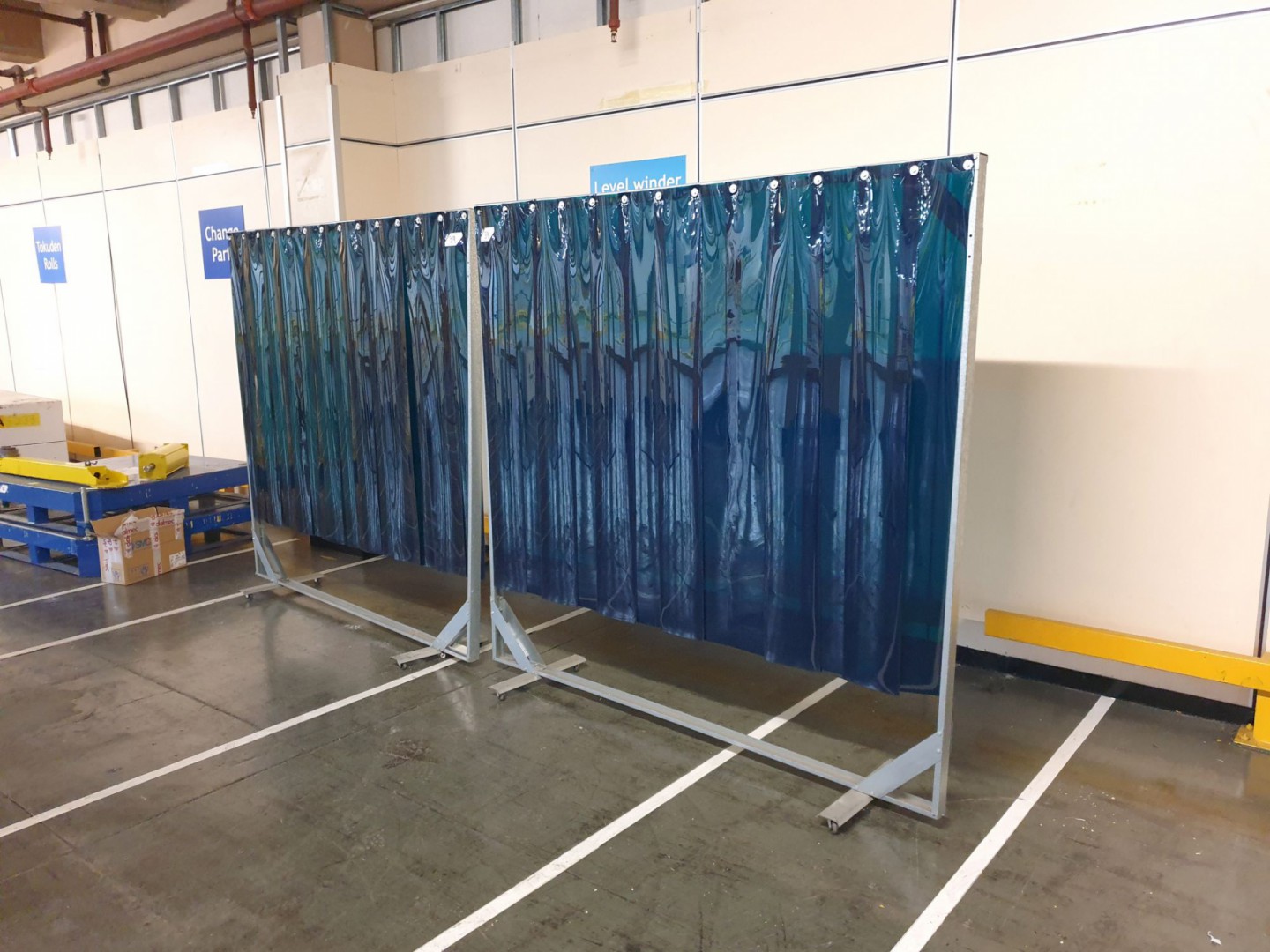 2x protective screens, 2000mm wide