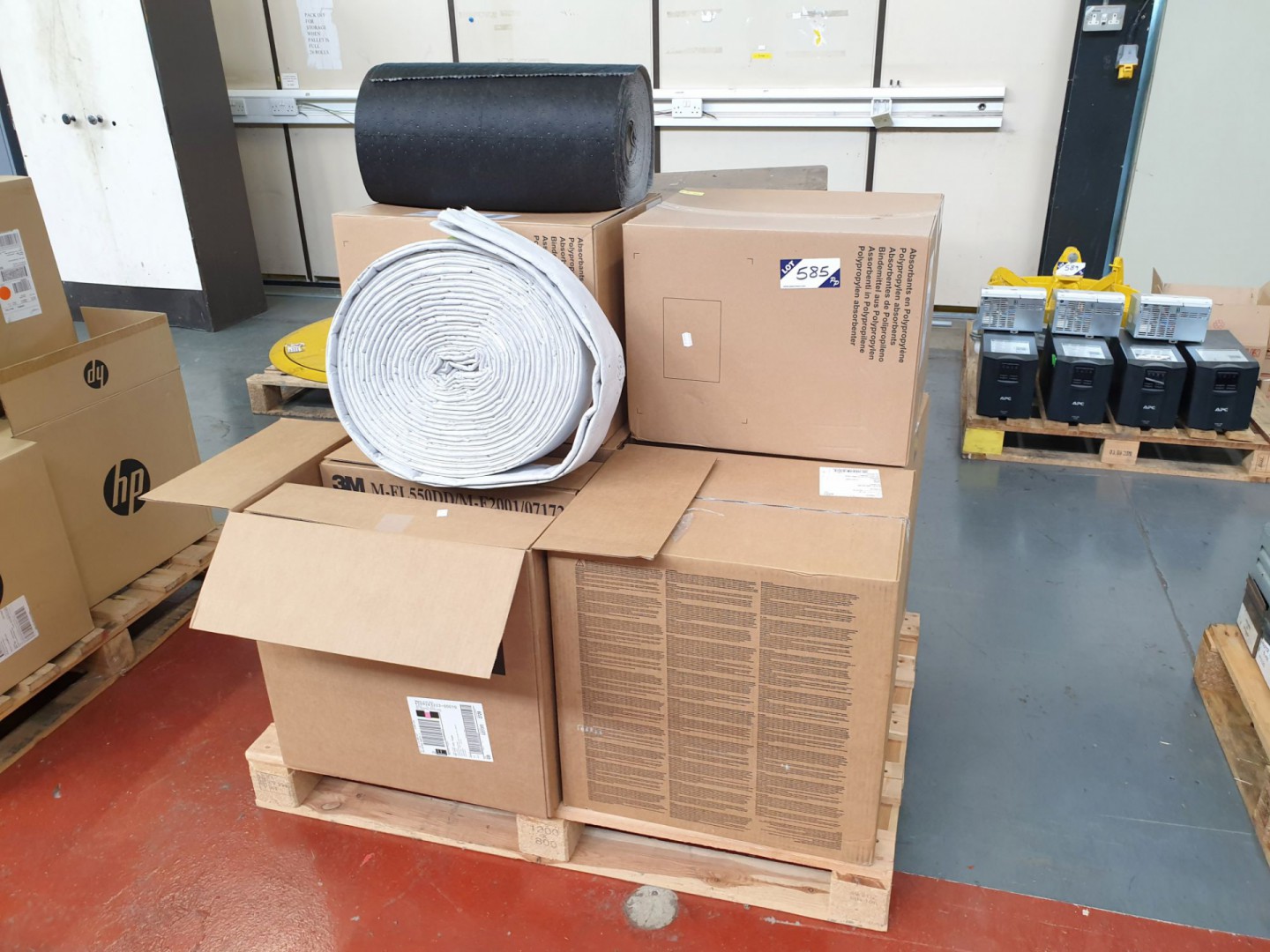 Various 3M absorbent mats on pallet (unused)
