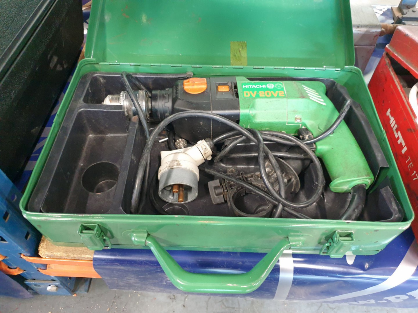 Hitachi DV20V2 impact drill, 110v, 520W in case