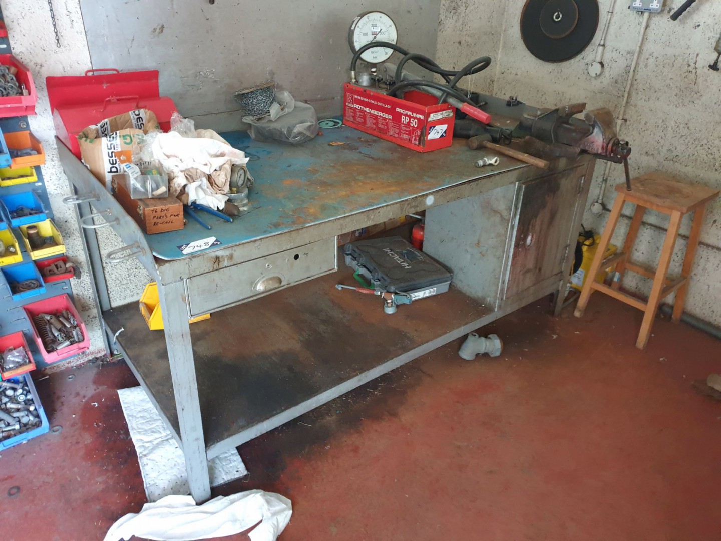 Heavy duty metal workbench, 1900x900x850mm, with R...