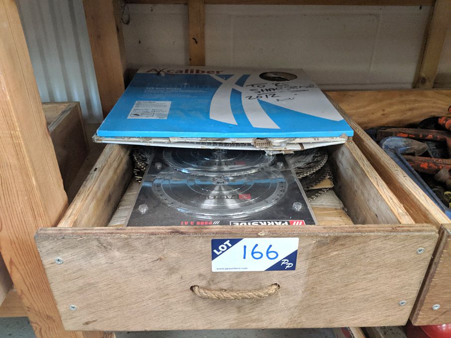 Large Qty various saw blades etc