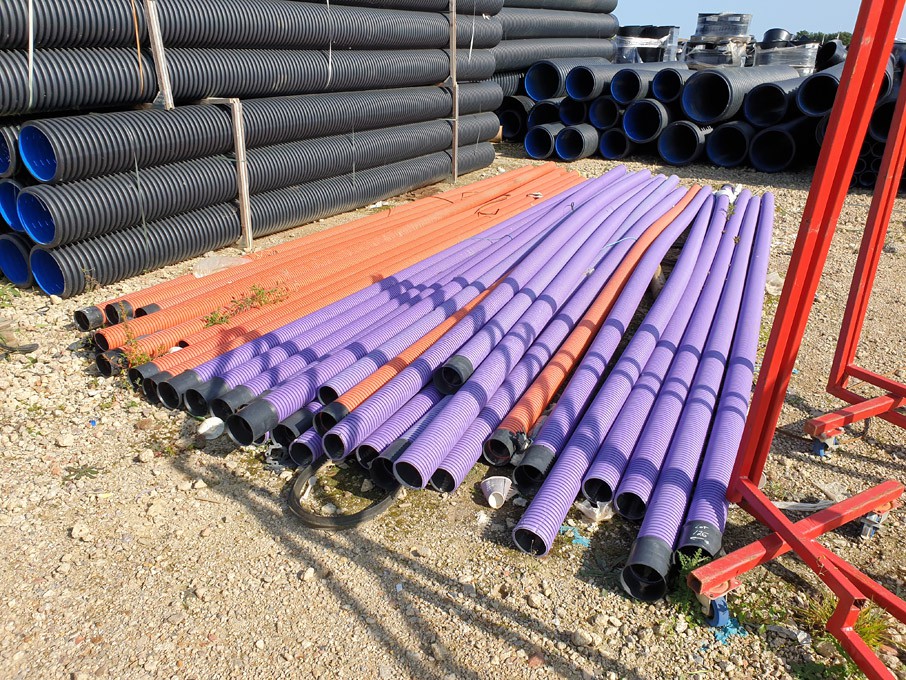Qty various colour cable / pipe ducting
