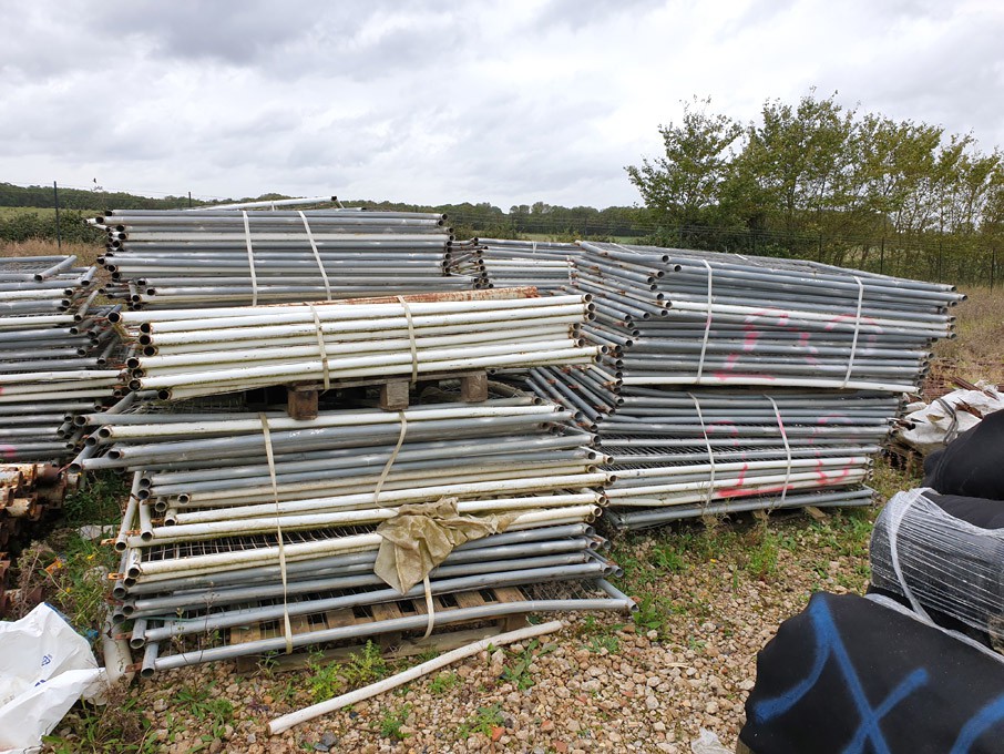 Large Qty 1800x1400mm mesh fencing on 8 pallets wi...