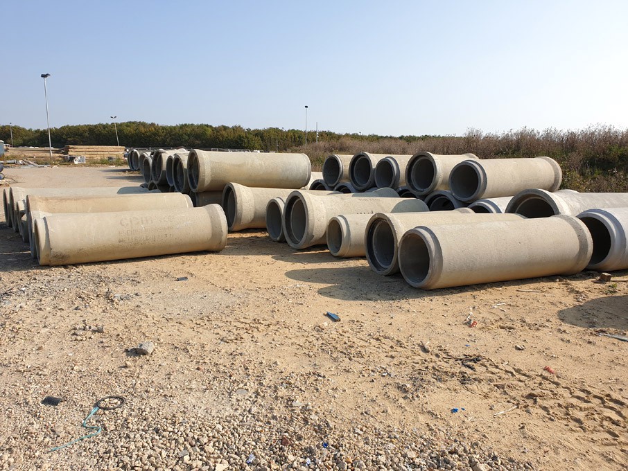 23x various size CPM concrete pipes up to 675x2500...