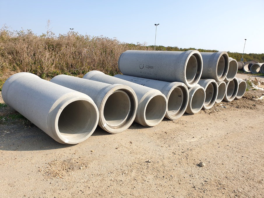 12x CPM 675x2500mm concrete pipes