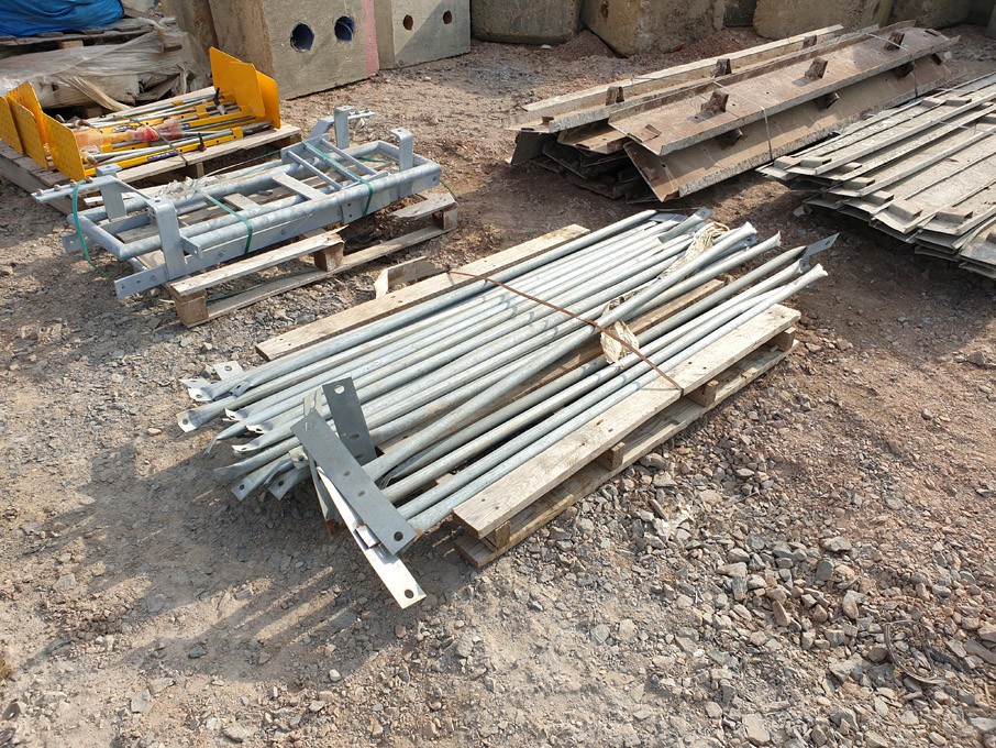 Qty steel bars & galvanised steps