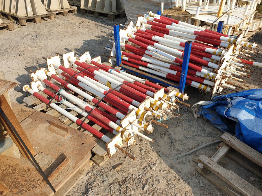 Qty red & white steel marker posts
