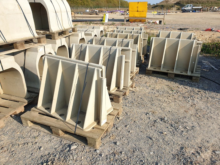 17x ACO drainage walls for ACO U channels