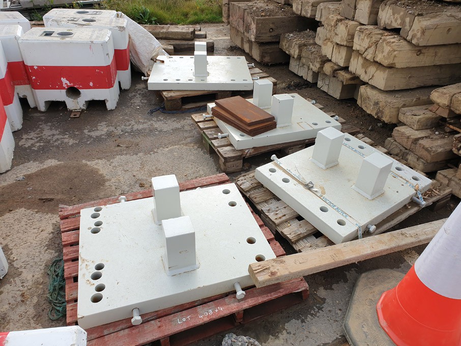 4x steel mounting blocks, 850x700mm