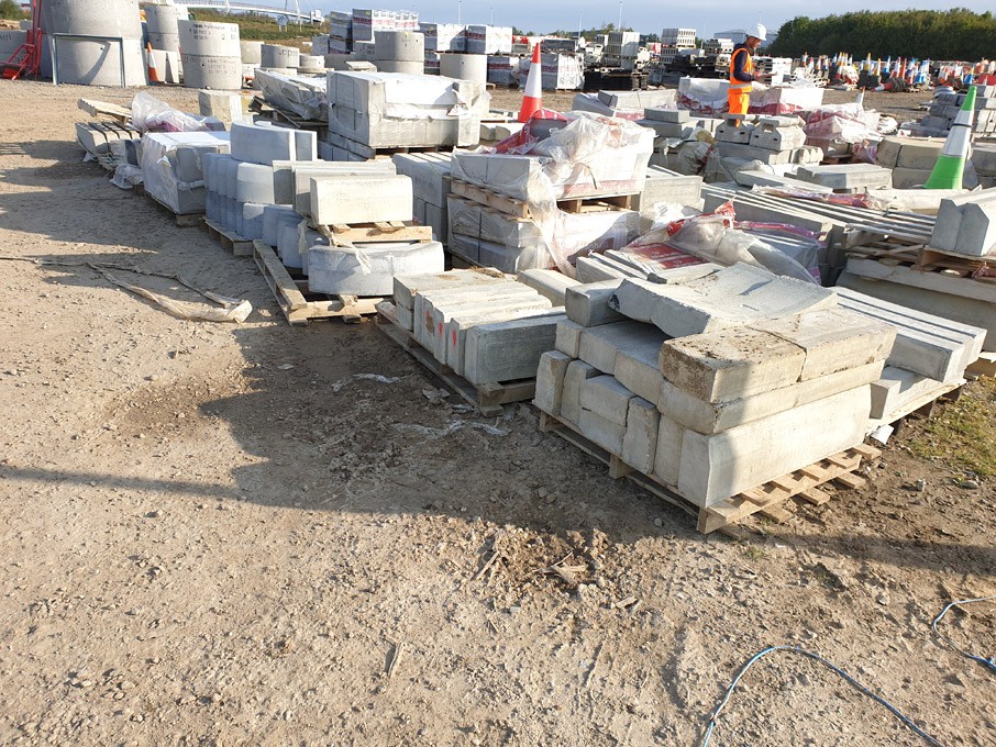 Qty various size Marshalls concrete kerbs on 9 pal...