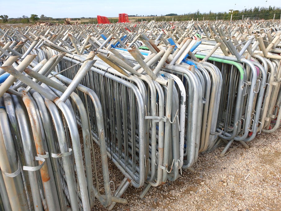 Approx. 25x metal pedestrian safety fencing