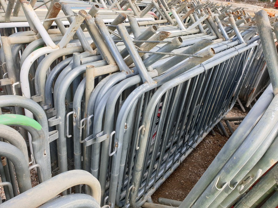 Approx. 100x metal pedestrian safety fencing