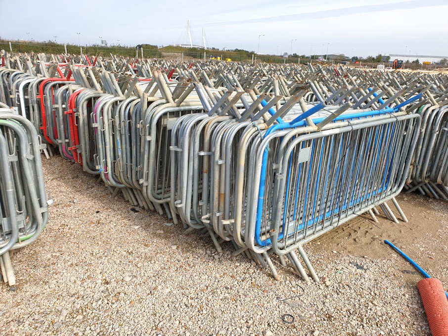 Approx. 125x metal pedestrian safety fencing