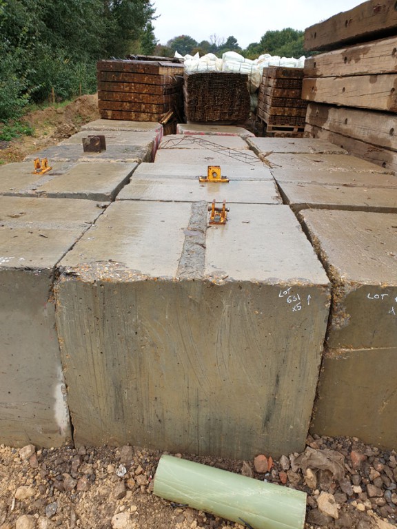 5x concrete kentledge blocks, 1m2