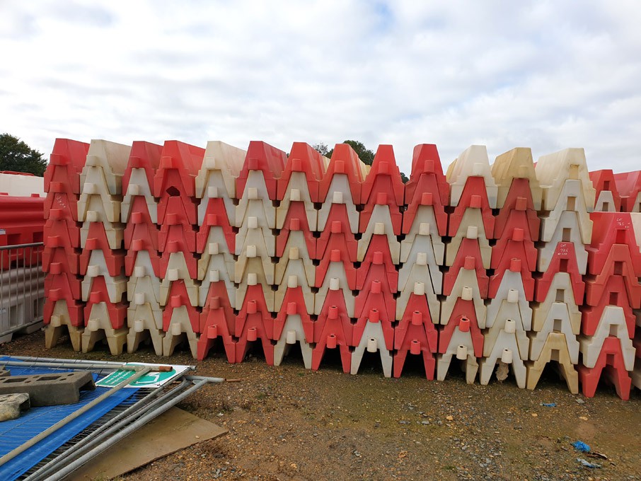 98x red & white evo barriers x1m