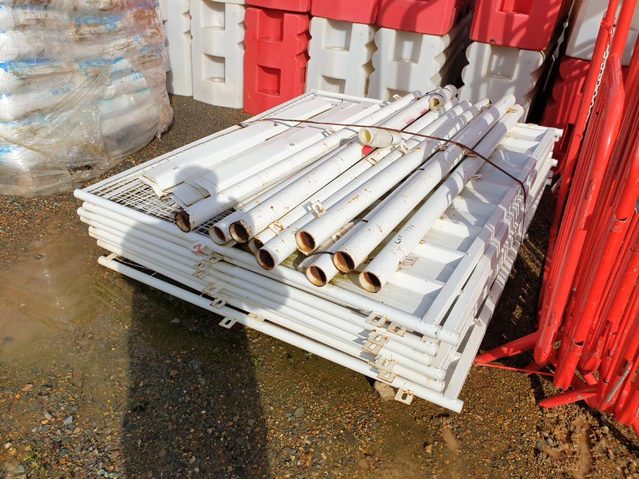 Qty white metal fencing / posts