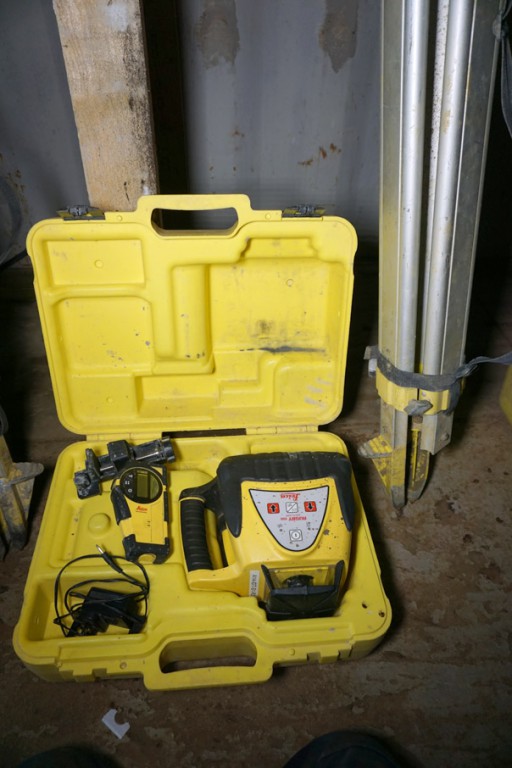 Leica Rugby 100 laser level in carry case with tri...
