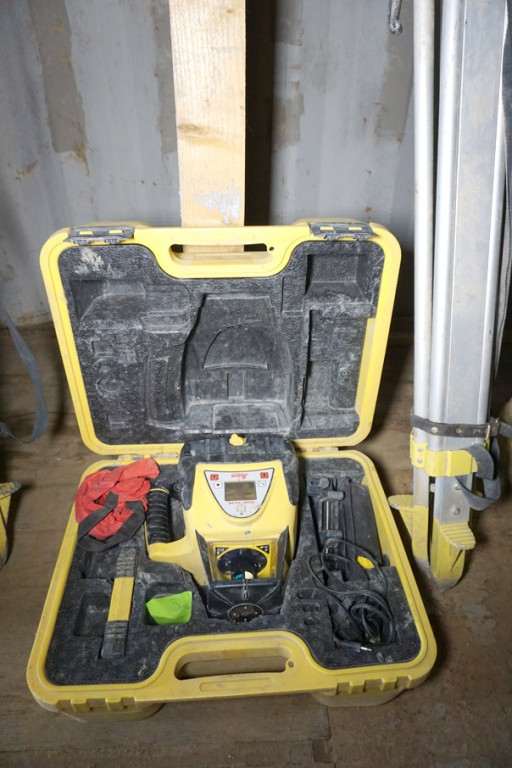 Leica Rugby 400 DG laser level in carry case, 2x b...
