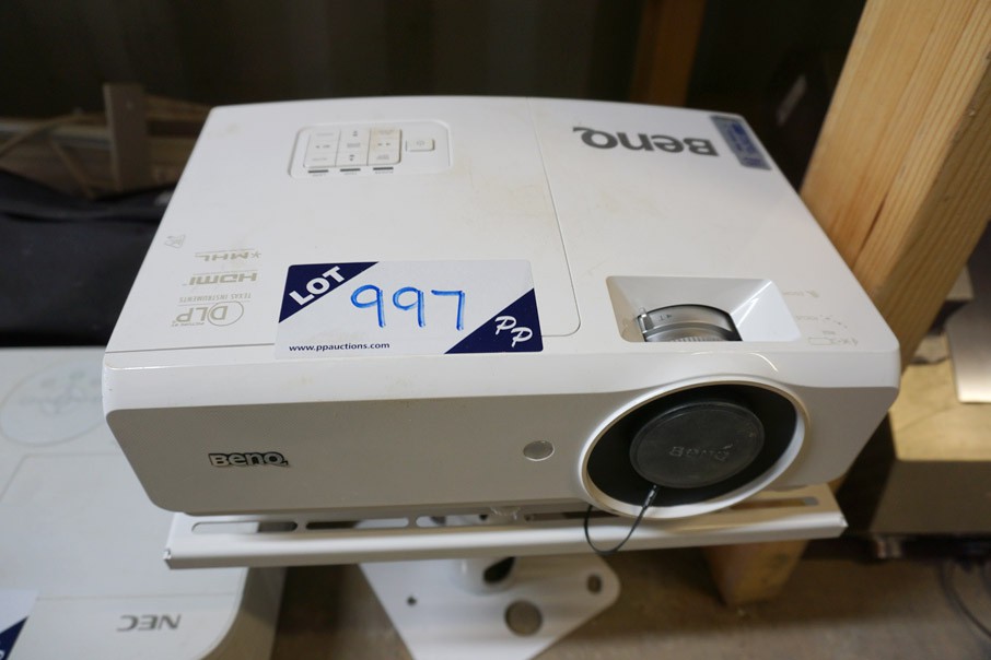 BenQ MH684 digital projector