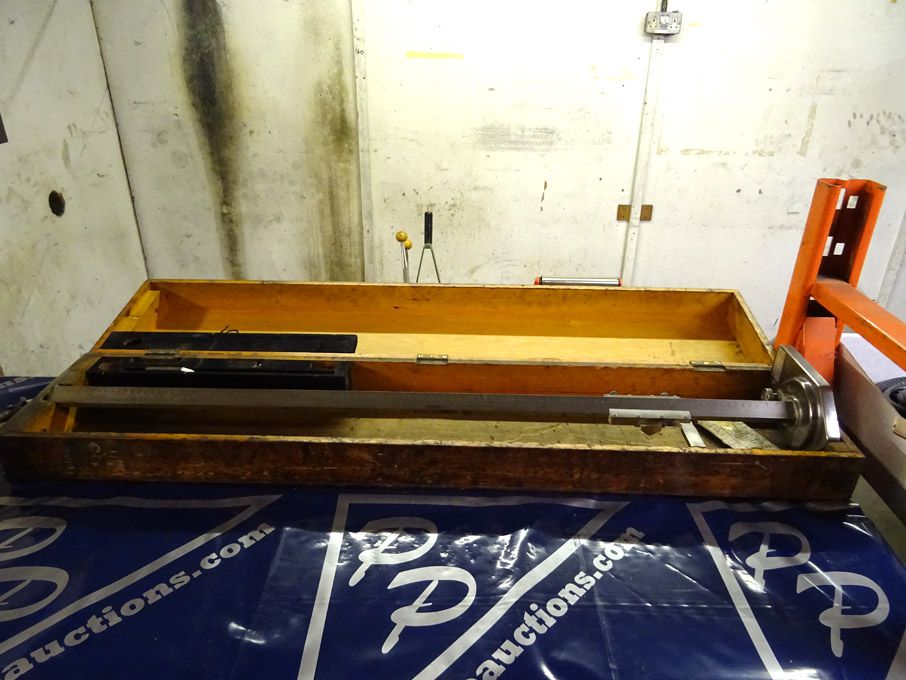 Chesterman 1000mm height gauge in wooden case
