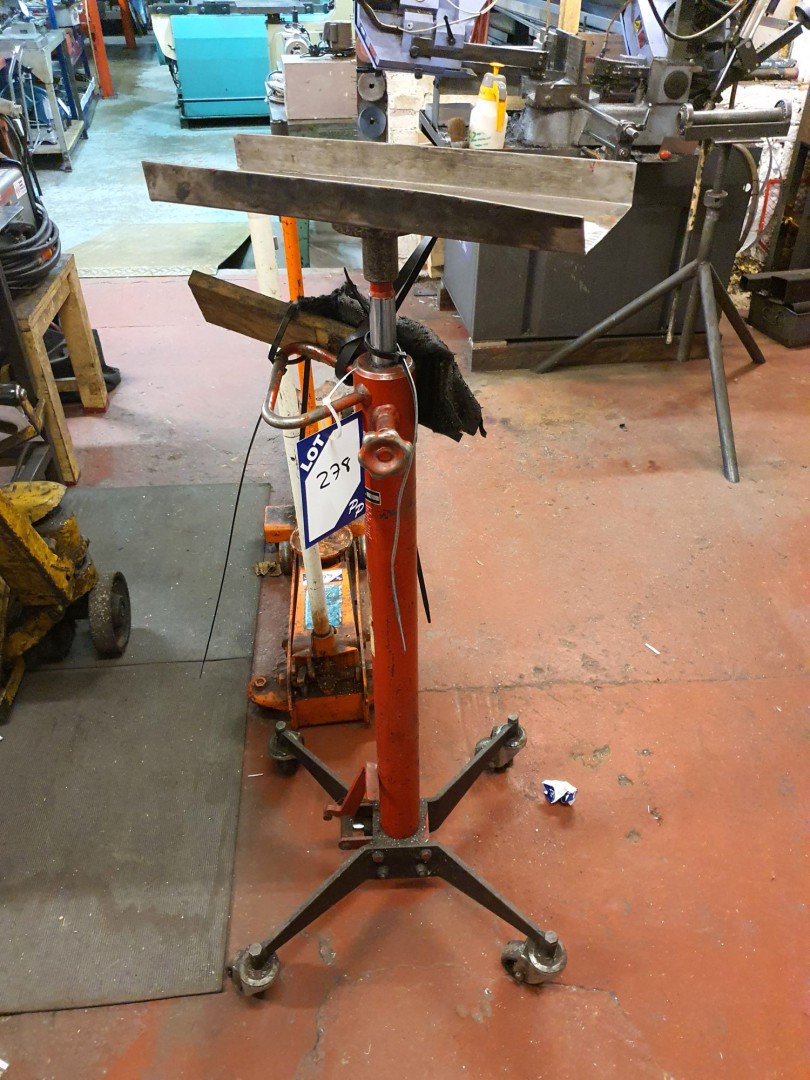 Type 600ga axle jack, 600kg capacity, s/n 101781