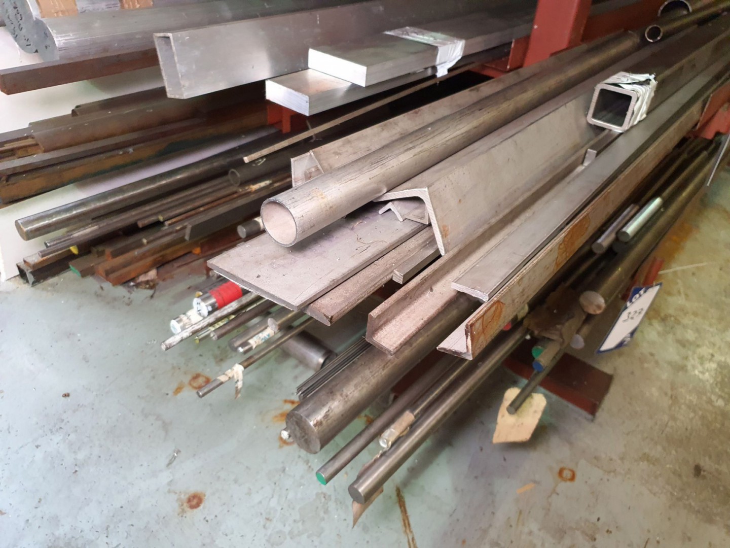 Qty various aluminium & steel bars, flat stock & b...