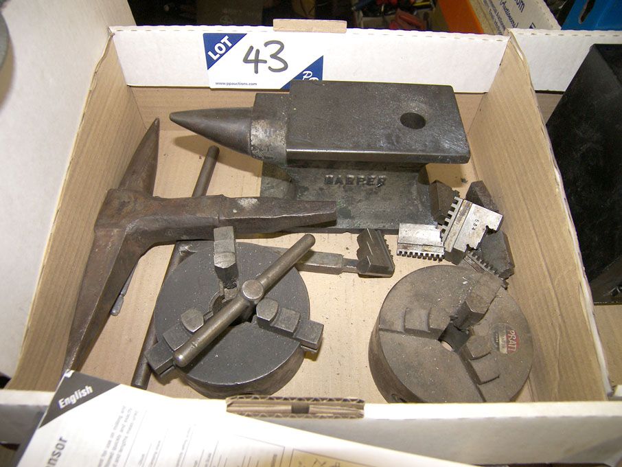 Harper 8" blacksmith anvil & Pair 4" Pratt 3 jaw c...
