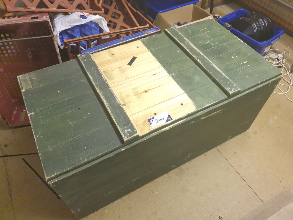 Wooden storage box, 1220x600x500mm