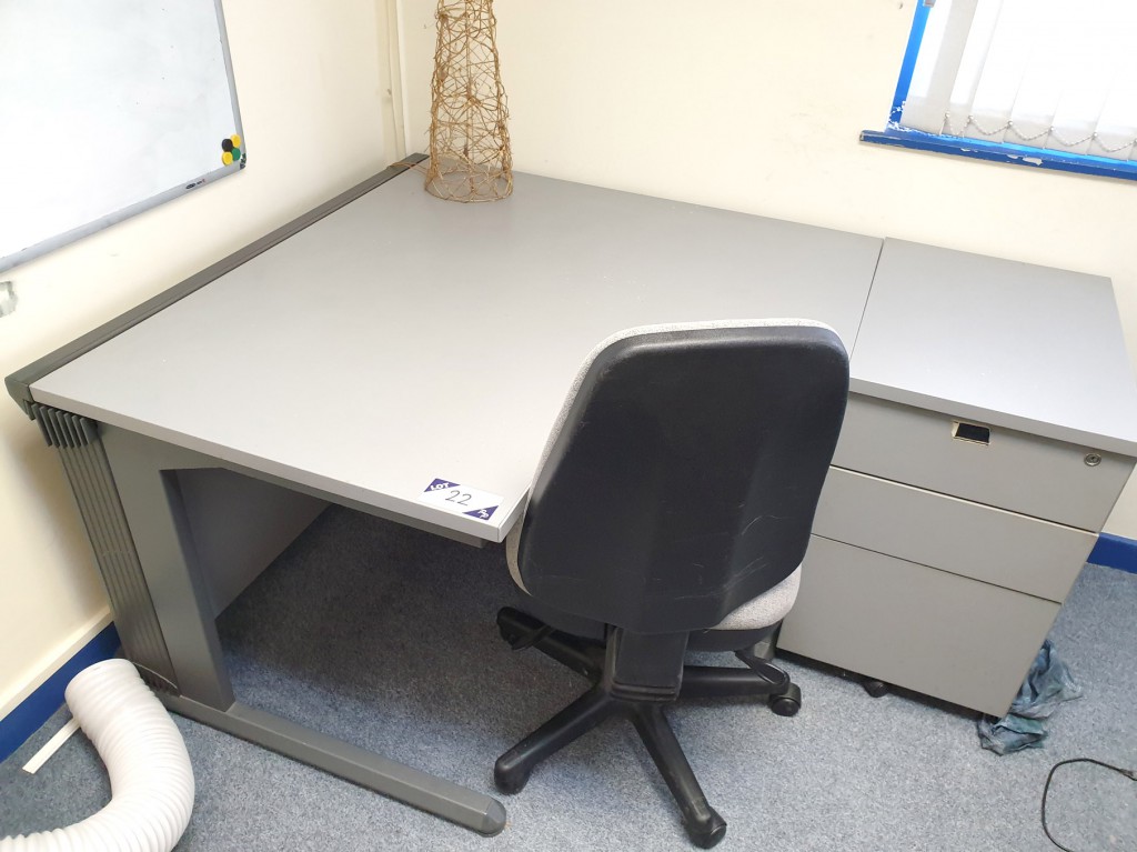 3x grey 'L' shape office desks, 3x pedestal units,...