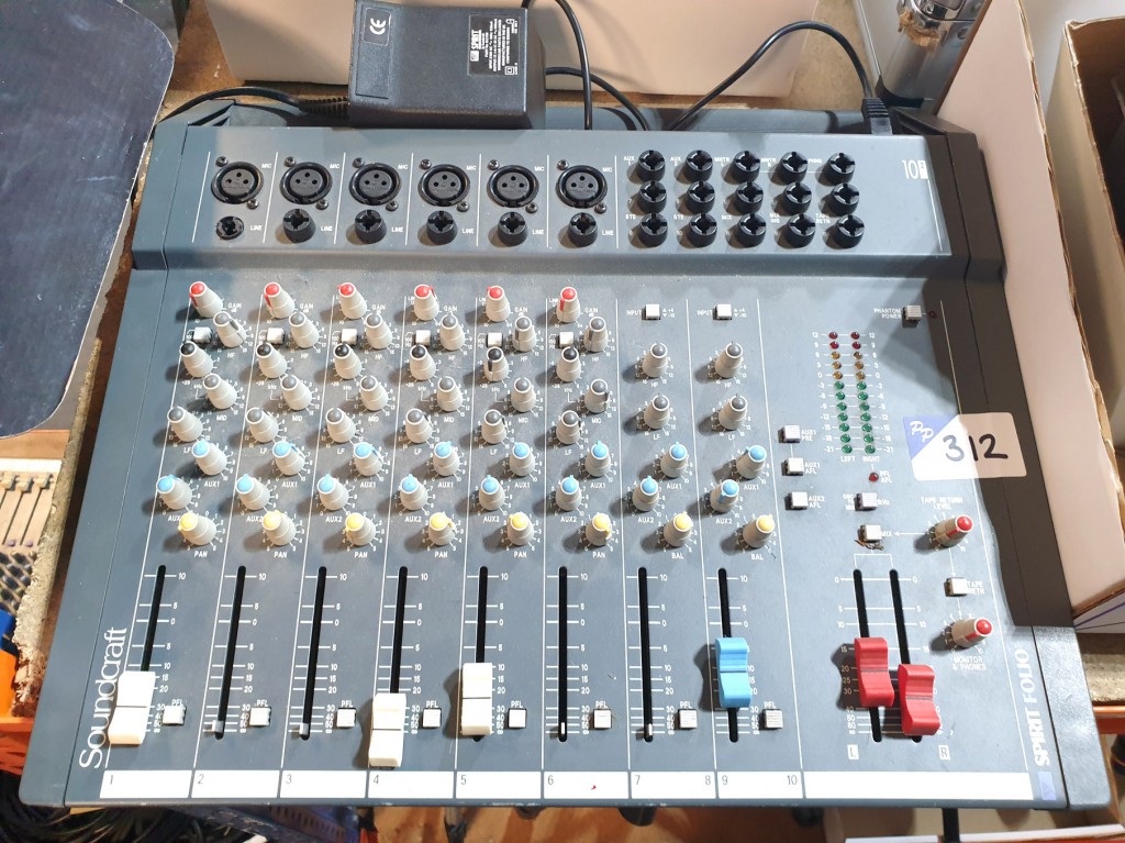 Soundcraft Spirit Folio F1 mixing console