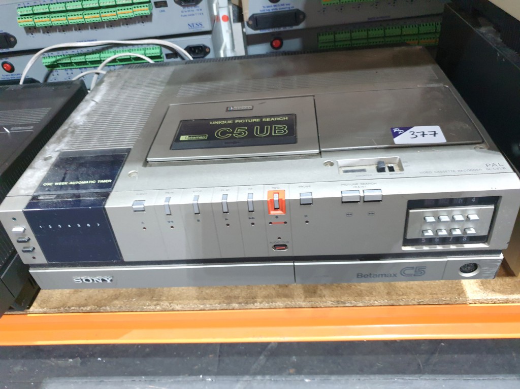 Sony SL-C5UB Betamax video cassette recorder