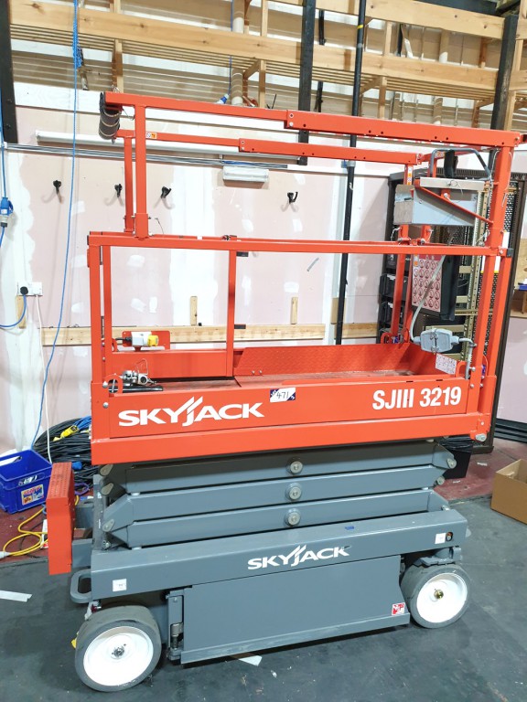 SkyJack SJ111 3219 electric scissor lift, 7.6m max...