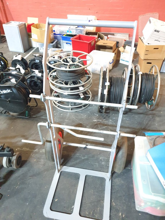 Mobile cable dolly