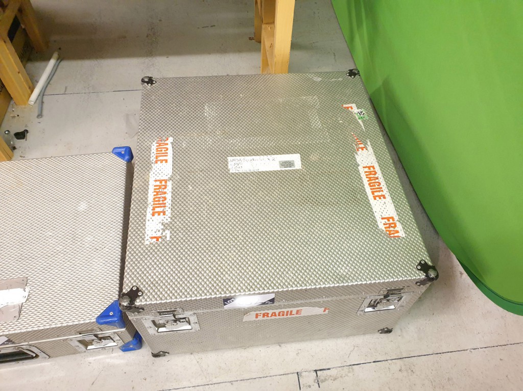 Aluminium transit case, 610x650x350mm with 2x came...