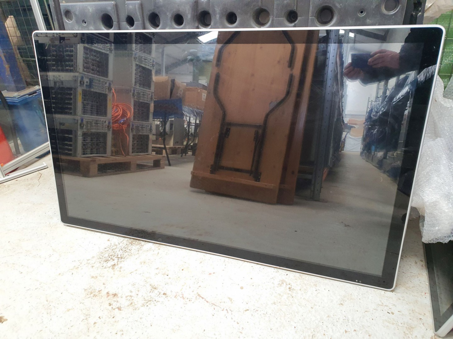 2x US-AD550W LCD monitors