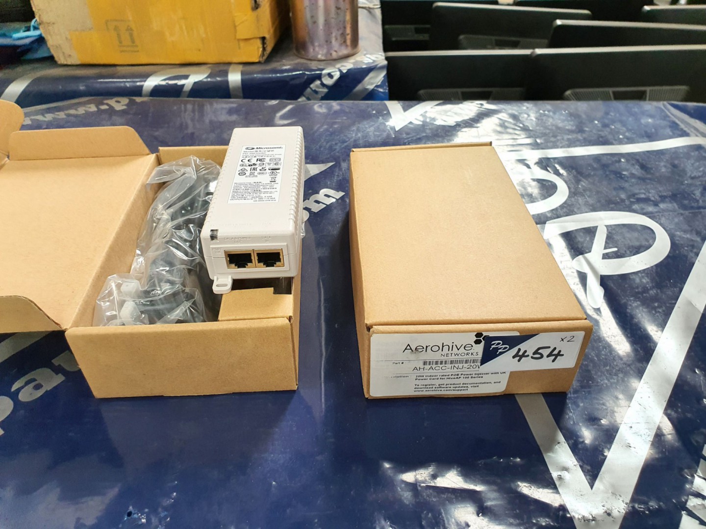 2x Aerohive Networks AH-ACC-INJ-20W-UK 20W power s...