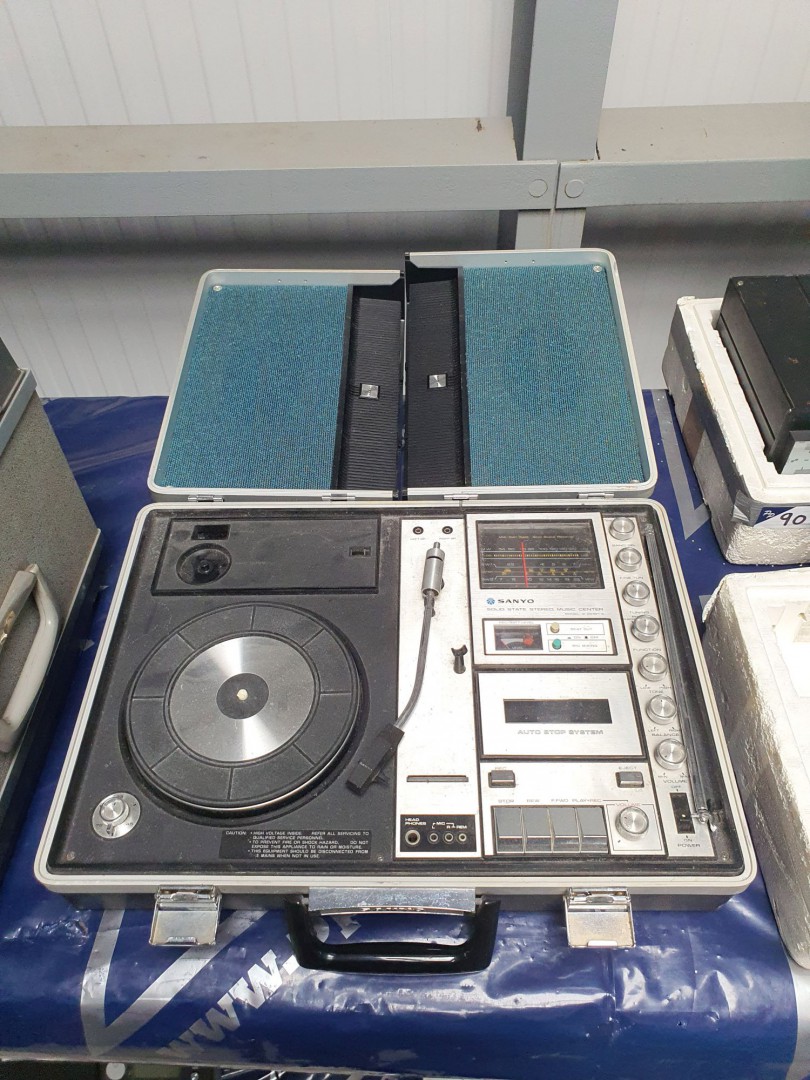 Sanyo G-2615H-2 solid state stereo music centre