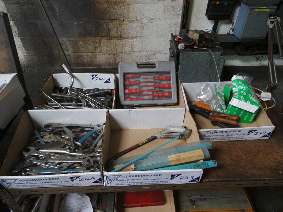 Qty various spanners, screwdrivers, saw blades & r...