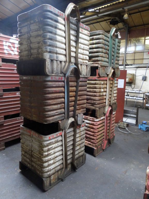 6x solid sided metal stackable stillages, 970x700x...