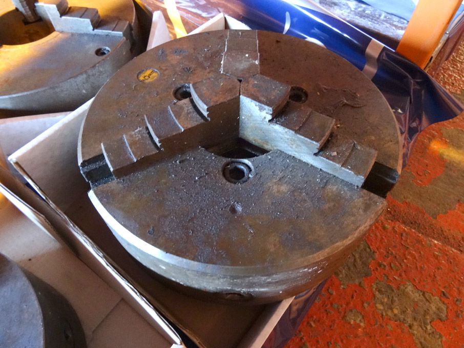Rohm 300mm dia 3 jaw chuck - lot located at: Kings...