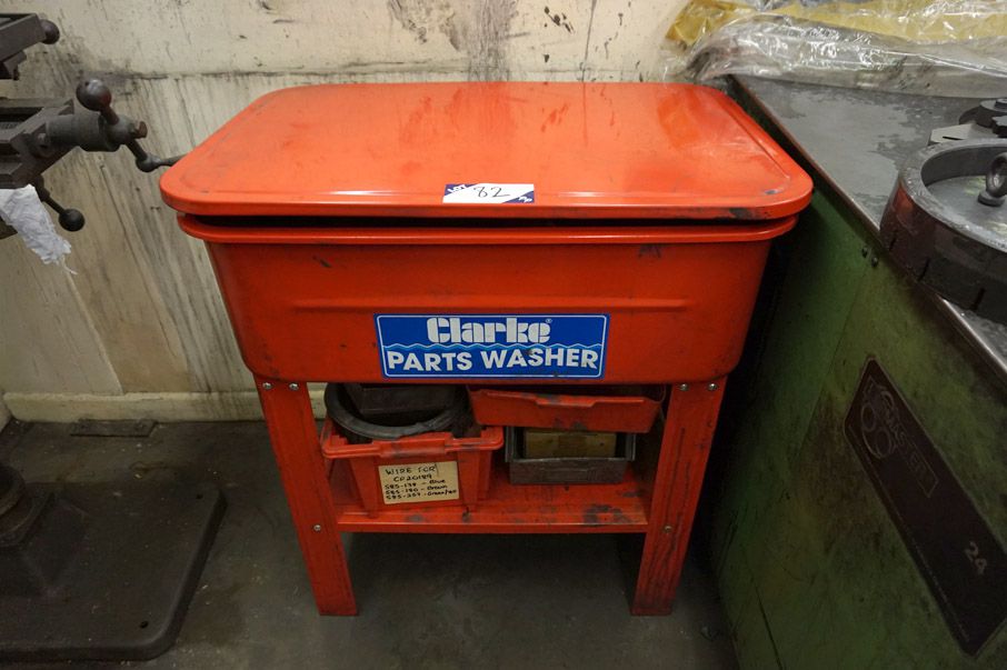Clarke parts washer, 650x850x250mm approx ID