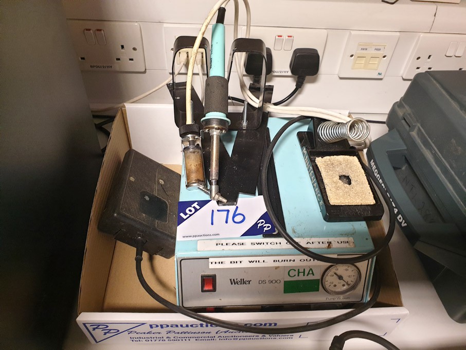 Weller DS900 soldering station with foot control